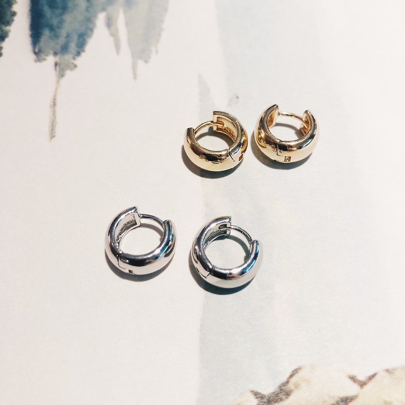 Basic small buckle-silver stud earrings (pair)