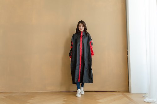 Outperform 奧德蒙雨衣專賣店 勁馳率性前開連身式雨衣-黑/紅