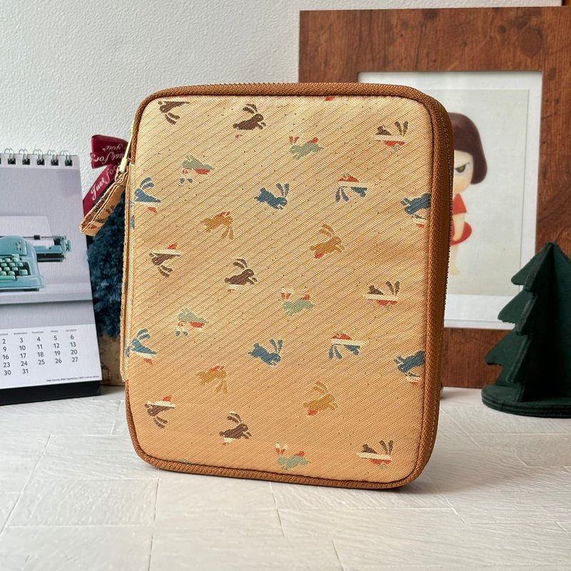 Kyokuhaku Zippered 10_Pen Case Christmas Limited Edition_Bunny - Pencil Cases - Polyester Gold