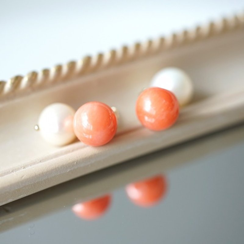 Dyed Pink Coral and Pearl Catch Stud Earrings Tere - ต่างหู - เครื่องเพชรพลอย สึชมพู