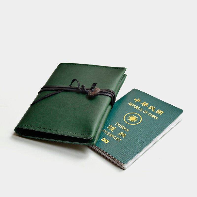 【山神的入山證】義大利植鞣牛皮護照套 綠色皮革護照夾 出國旅遊必備 客製刻字當禮物 繞繩 椰殼 民族風 情人節 禮物 - 護照夾/護照套 - 真皮 綠色