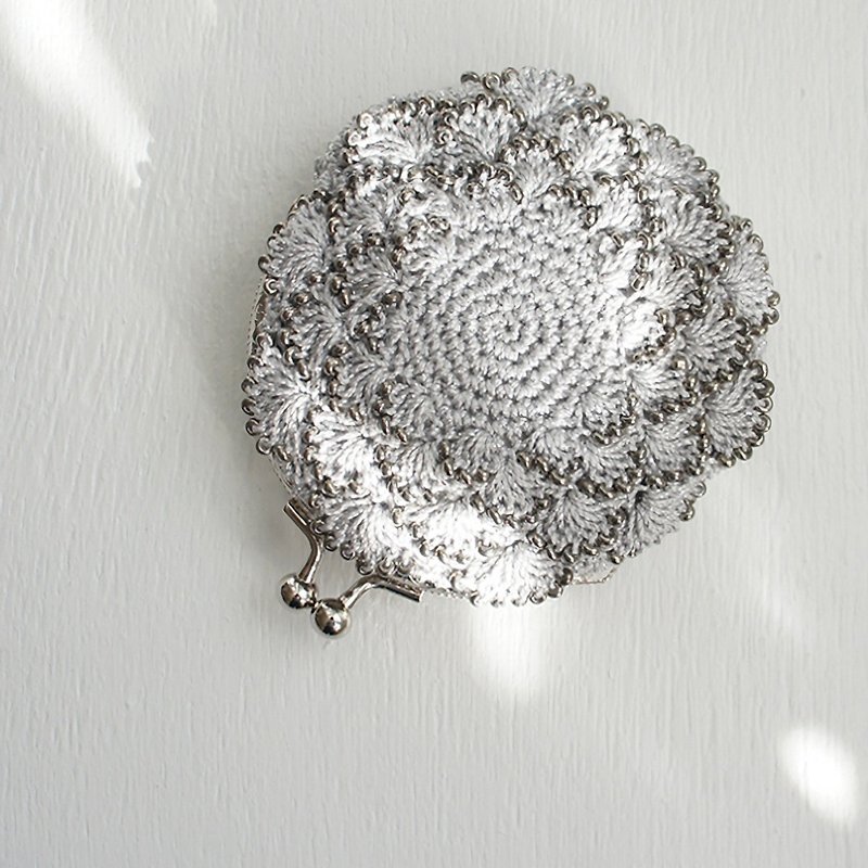 Ba-ba handmade Crochet round pouch  No.C1372 - กระเป๋าเครื่องสำอาง - วัสดุอื่นๆ สีเงิน