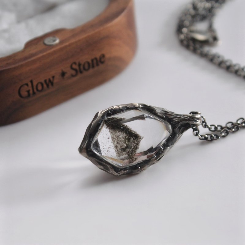 GLOWSTONE 雙尖黑幽靈金字塔 吊墜 - 項鍊 - 水晶 灰色