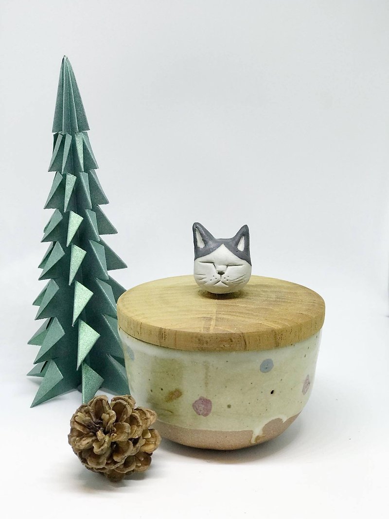 Somebody ceramic cup: Cat handle with teak wood - 花瓶/花器 - 陶 白色