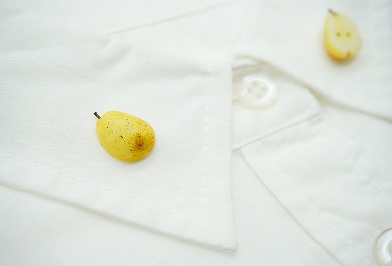 MoonMade Handmade Polymer Clay Miniature Fruits Brooch, Collar Pin, Mini Pear Apple Avocado Christmas Gift - เข็มกลัด - ดินเหนียว หลากหลายสี