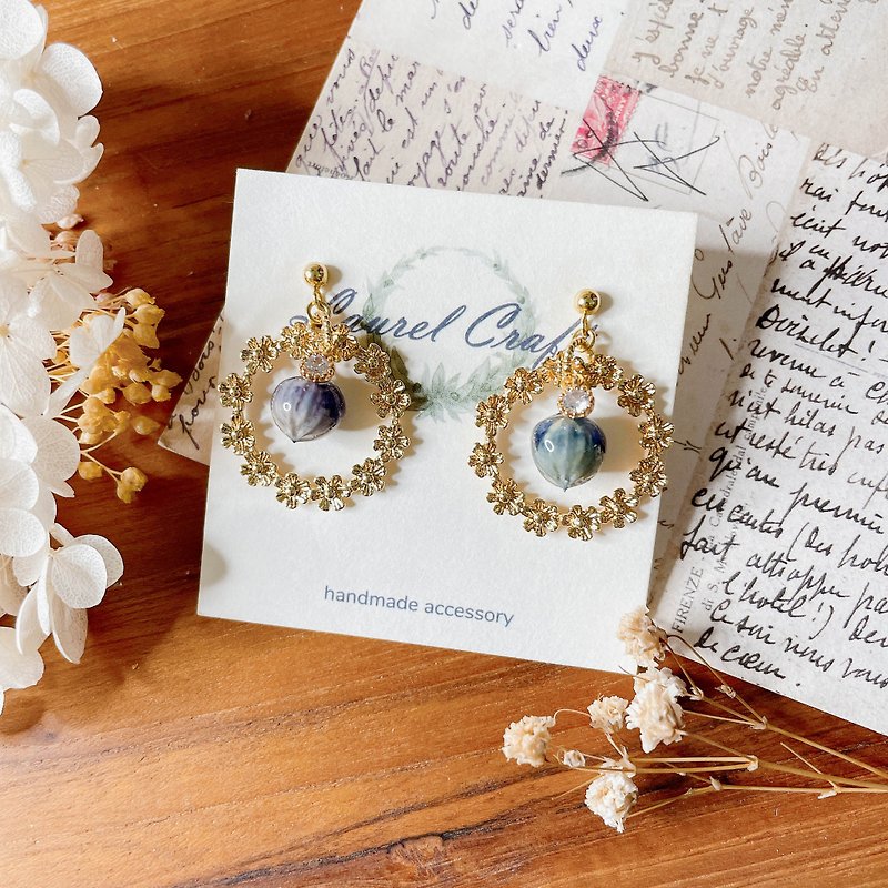 臨花系列(藍色) 金色花圈鋯石款  925純銀針耳環/無痛耳夾 - 耳環/耳夾 - 植物．花 藍色
