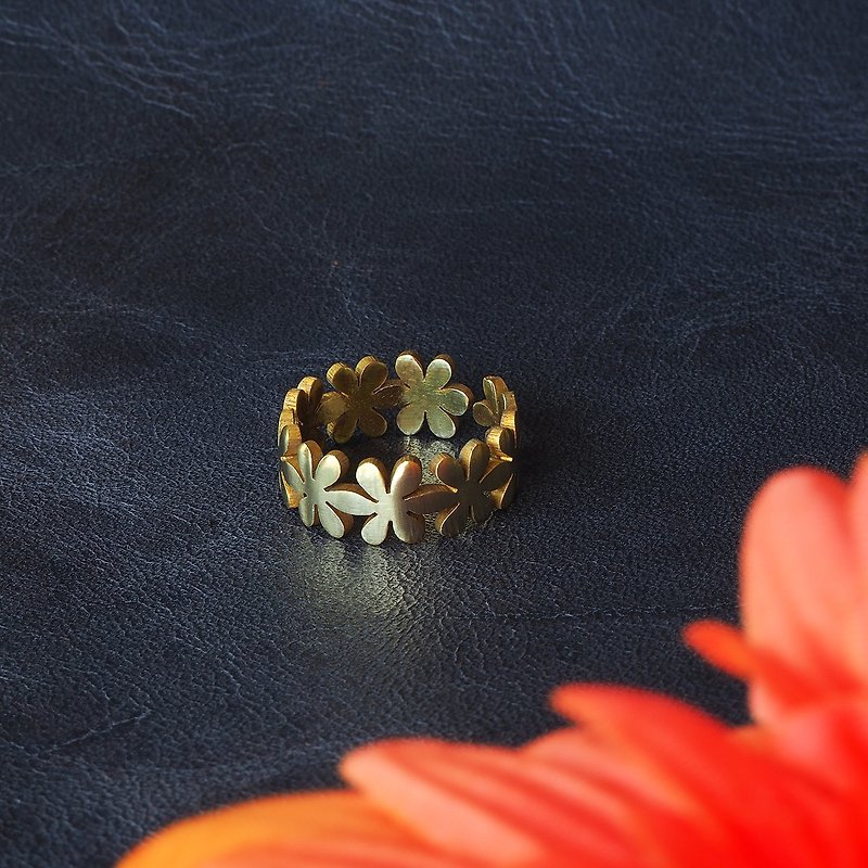 Flower Crown ring (adjustable free size) - 戒指 - 銅/黃銅 金色