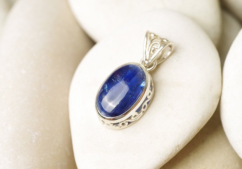 Kyanite Pendant Top - Gemstone Pendant Necklace - 項鍊 - 純銀 藍色
