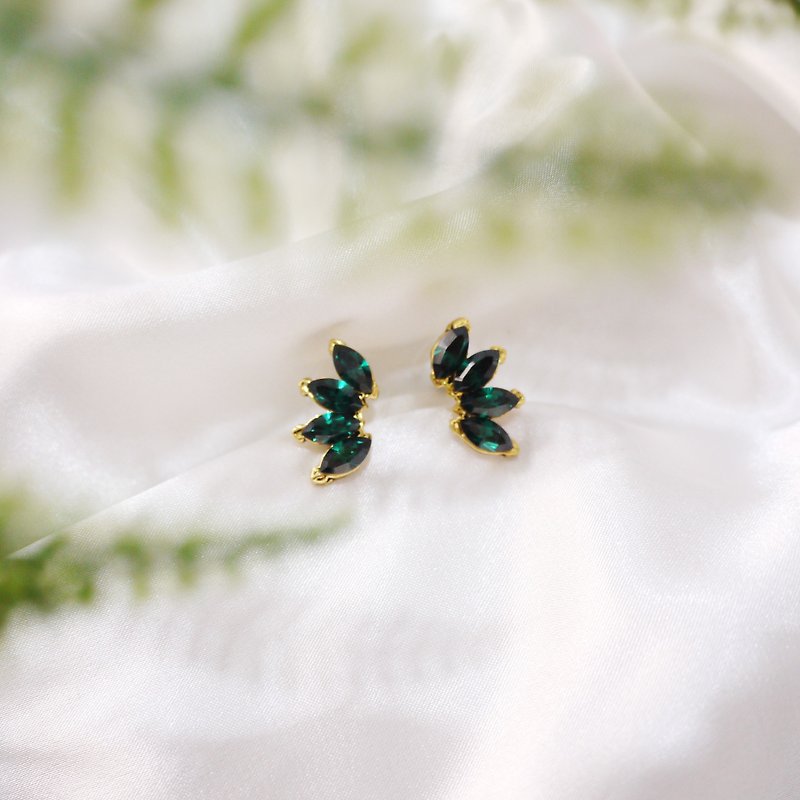 Lucky four leaf Gemstone green earrings - Earrings & Clip-ons - Gemstone Green