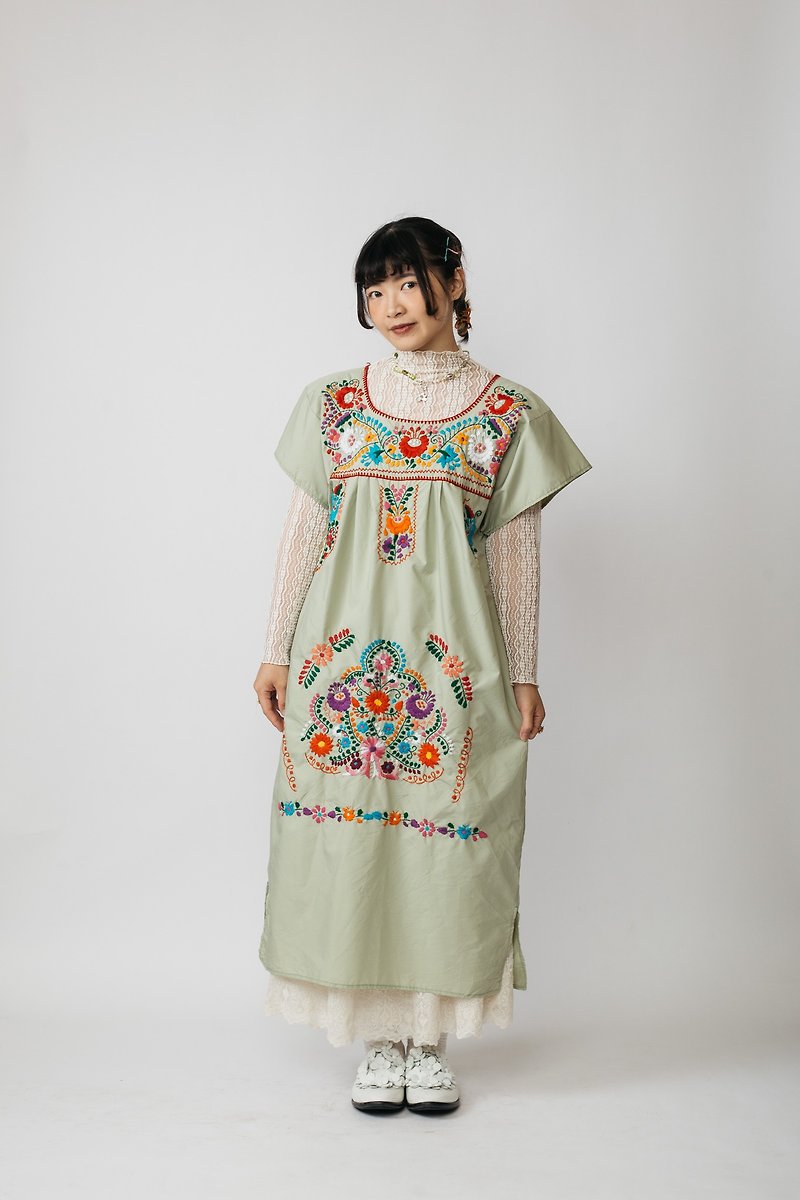 Mexican Embroidered Dress.Mexican Folk Dress [First Love Sales Shop] Vintage.B713 - One Piece Dresses - Cotton & Hemp 