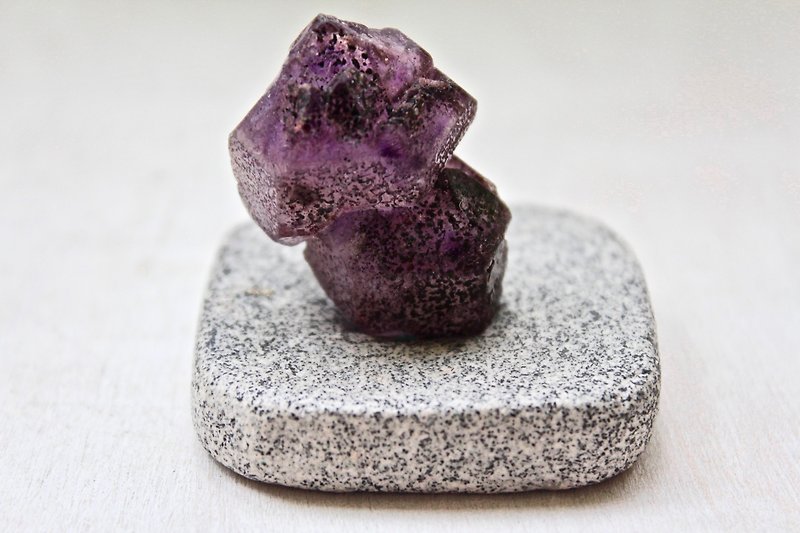 Shishi SHIZAI - Amethyst Backbone / Backbone Crystal - With Base - Items for Display - Gemstone Purple