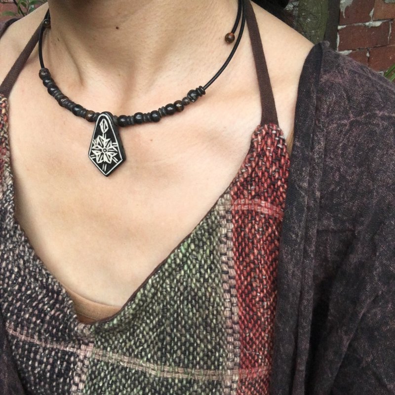 【Lost and find】Tibetan prayer carving coconut shell yak bone neck collar - Necklaces - Gemstone Black