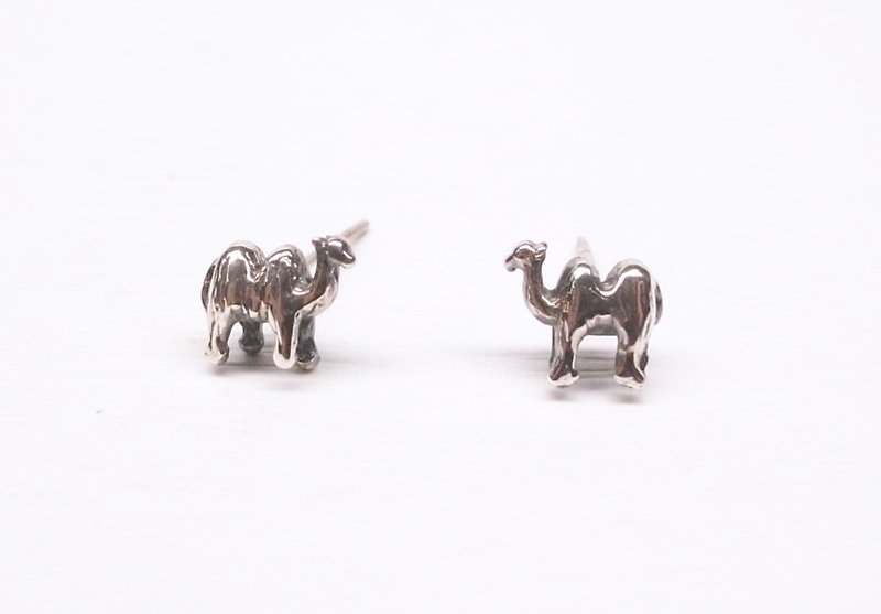 Ermao Silver[Animal Series─Mini Camel-Ear Pins] Silver - ต่างหู - เงิน สีเงิน