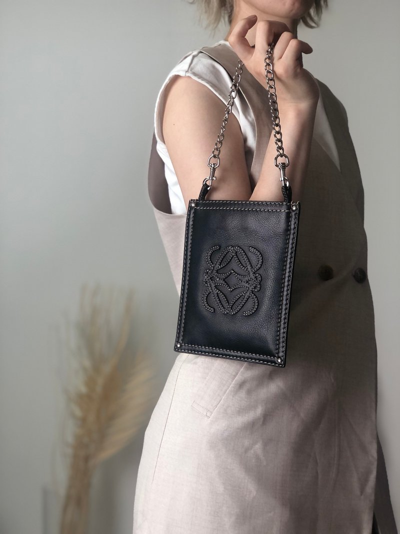 【 日本直送　名牌中古包 】LOEWE ロエベ ハンドバッグ ブラック アナグラム レザー チェーン ミニ vintage ヴィンテージ オールド 87h6xk - 手提包/手提袋 - 真皮 黑色