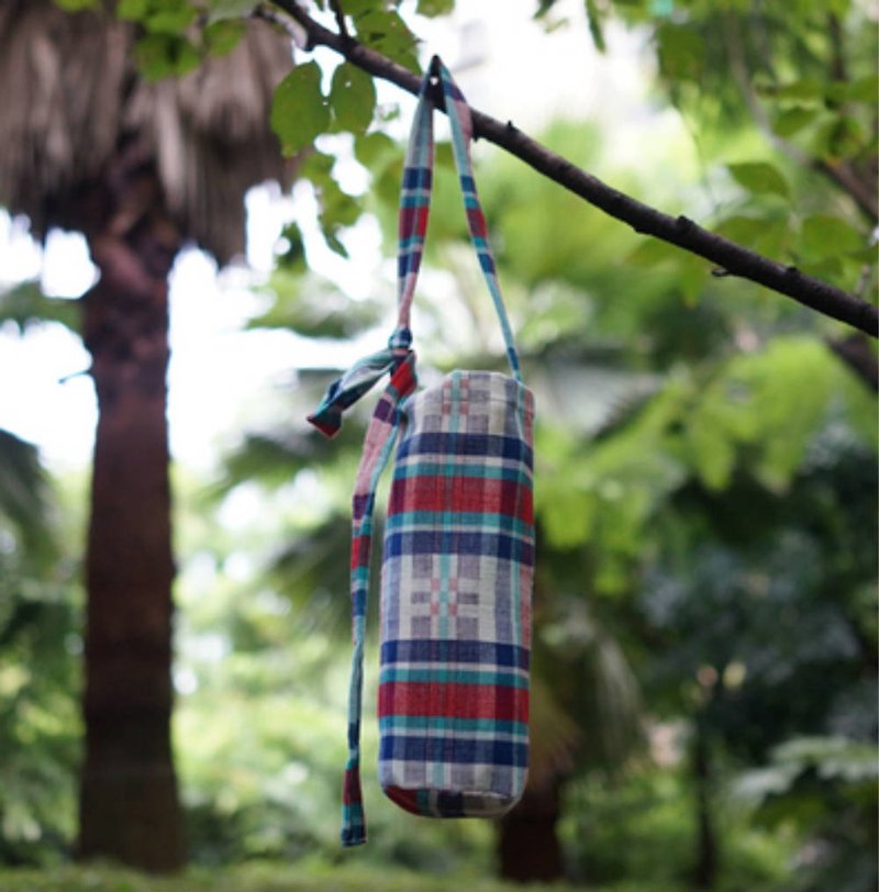 Red, white and blue color woven drums long barrel cross-body bag can be loaded with red cotton and linen brush beverage storage bag - กระเป๋าแมสเซนเจอร์ - ผ้าฝ้าย/ผ้าลินิน หลากหลายสี