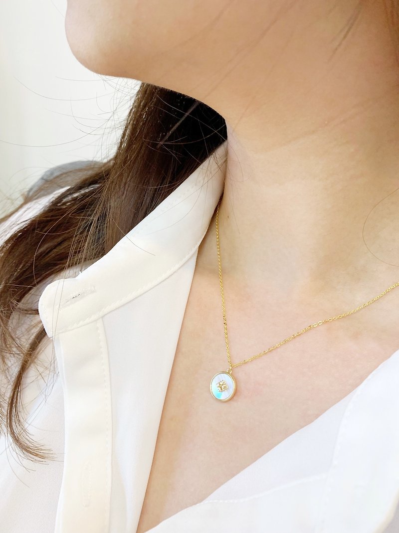 18K Note Gold Simple Luxury Shell Necklace - Wave Necklace Clavicle Chain White Shell Geometric Circle - สร้อยคอ - เปลือกหอย ขาว