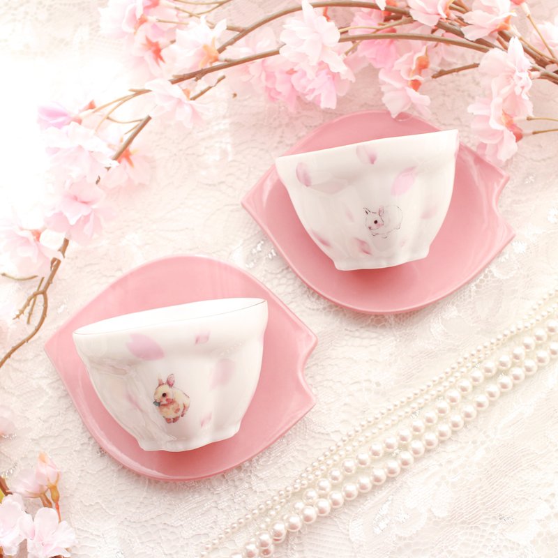 桜が浮かび上がる湯呑み〜うさぎの花見〜 - 急須・ティーカップ - 陶器 ピンク