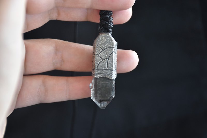 Original handmade Silver inlaid crystal rough stone ore pendant symbiotic small crystal column - Necklaces - Sterling Silver Black