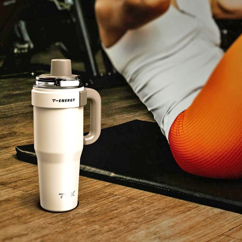 【TKK】T-One 彈蓋冰壩杯 316不鏽鋼x陶瓷噴塗 1200ML-沙丘咖 - 保溫瓶/保溫杯 - 不鏽鋼 卡其色