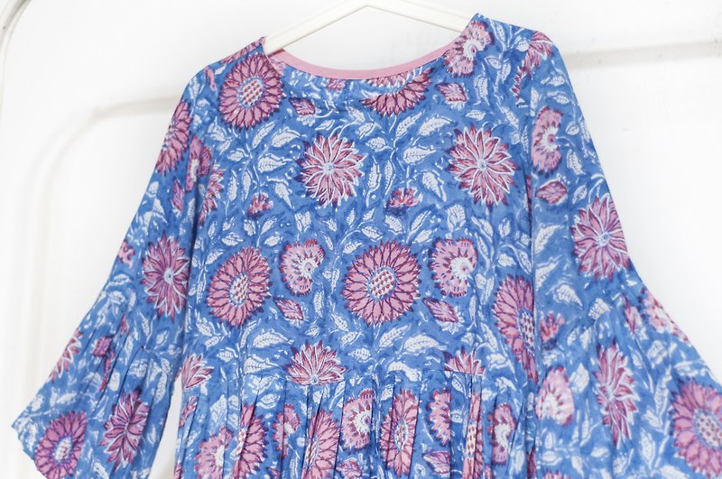 木刻印純棉上衣/印度棉上衣/blockprint寬版泡泡袖上衣-花朵藤蔓 - 女裝 上衣 - 棉．麻 藍色