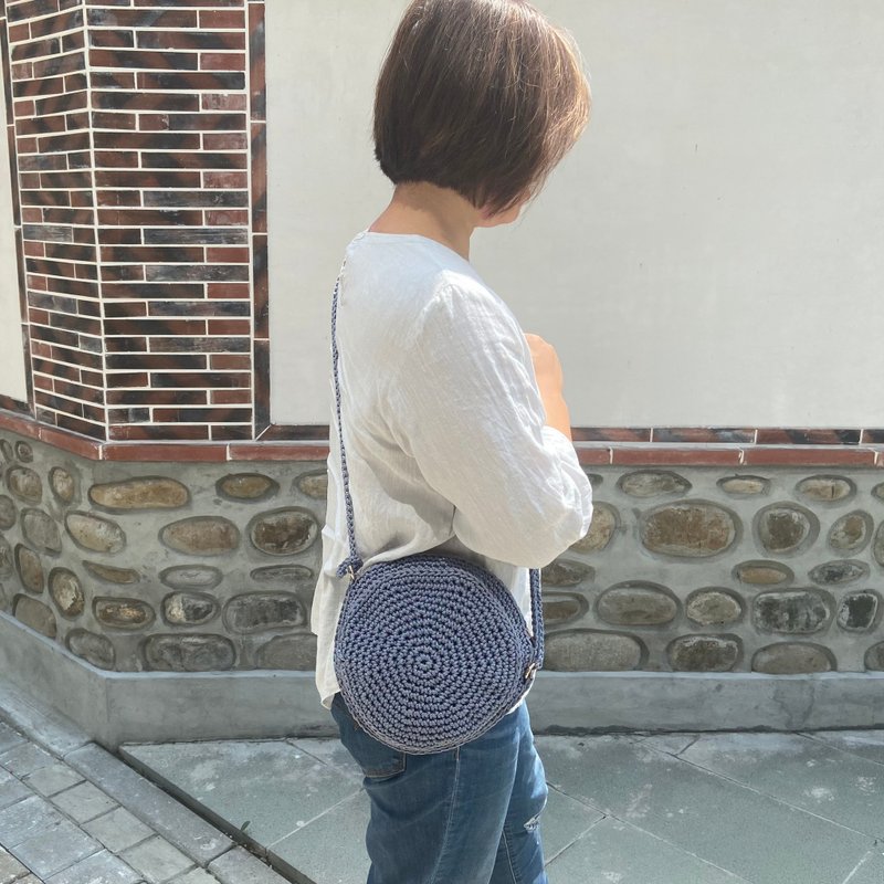 Handmade woven side backpack woven bag shoulder bag gray crossbody bag - กระเป๋าแมสเซนเจอร์ - วัสดุอื่นๆ สีเทา