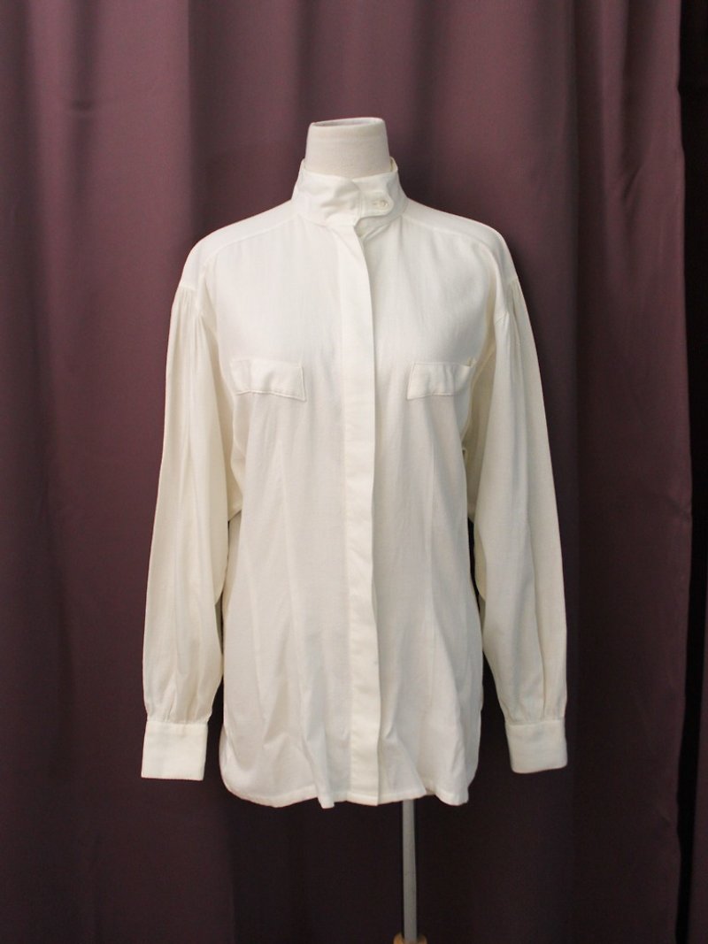 Vintage European Simple Special Cut Beige Long Sleeve Vintage Shirt Vintage Blouse - เสื้อเชิ้ตผู้หญิง - เส้นใยสังเคราะห์ สีเหลือง
