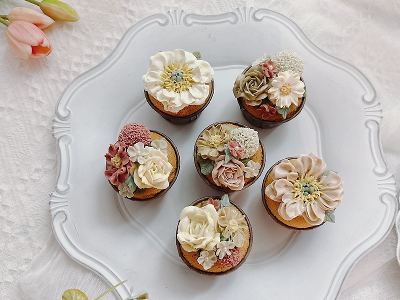 【Beautiful Food and Light New Year Gift Box】【Mother's Day/Birthday Gift Box】Flower Blooming Wealthy Top Cup Cake - เค้กและของหวาน - วัสดุอื่นๆ หลากหลายสี