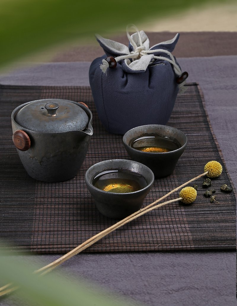 Black iron glaze 3-piece travel set (pot + 2 cups) - Teapots & Teacups - Pottery Black