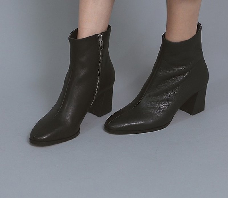 Rough soft leather coated with thick black boots - Women's Boots - Genuine Leather 