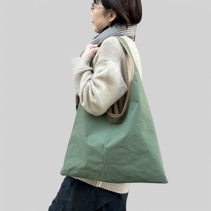 オオカミ少年ビッグ　オリーブ　KONBU　撥水加工ナイロン素材ワンショルダーバッグ - 側背包/斜背包 - 尼龍 綠色