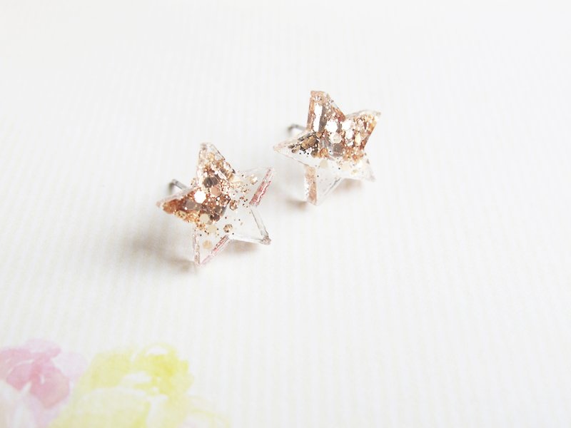 ＊Rosy Garden＊Golden colour Star resin earrings - ต่างหู - วัสดุอื่นๆ สีทอง