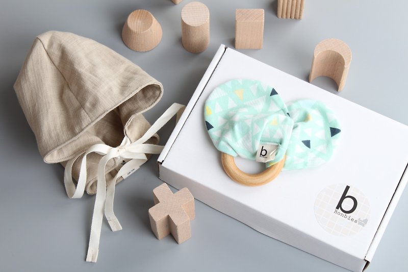 寶寶禮品盒 手工小帽子 蝴蝶結木圈圈牙膠玩具 彌月禮盒 - 彌月禮盒 - 棉．麻 
