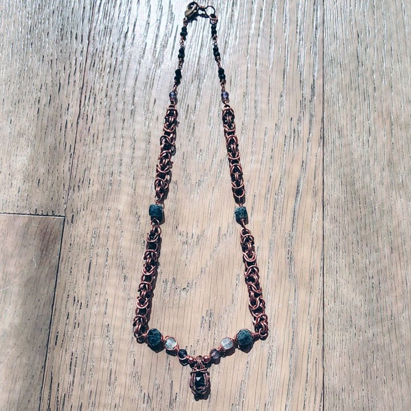 [Handmade by Qu Shuichen] Stone Metal Wire Braided Clavicle Chain - Necklaces - Gemstone Multicolor