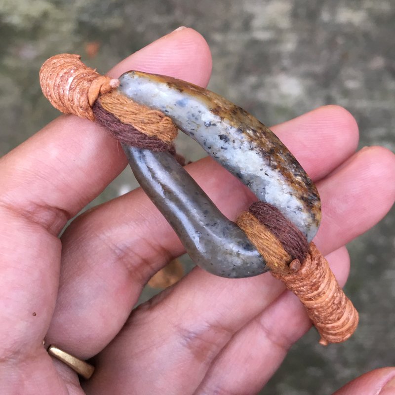 【Lost and find】Natural stone surface seed material and field jade blue and white leather bracelet - Bracelets - Gemstone Brown