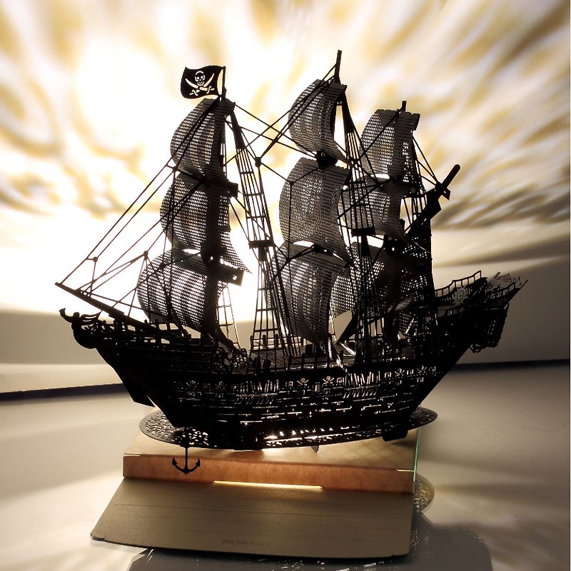 海賊船（ブラックパール版）-POSTalkペーパーカービングペーパーアートライトアンドシャドウモデル（LM-41） - 木工/竹細工/ペーパークラフト - その他の素材 多色