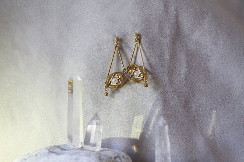 飄浮星球白水晶概念款耳環 - 耳環/耳夾/耳骨夾 - 銅/黃銅 