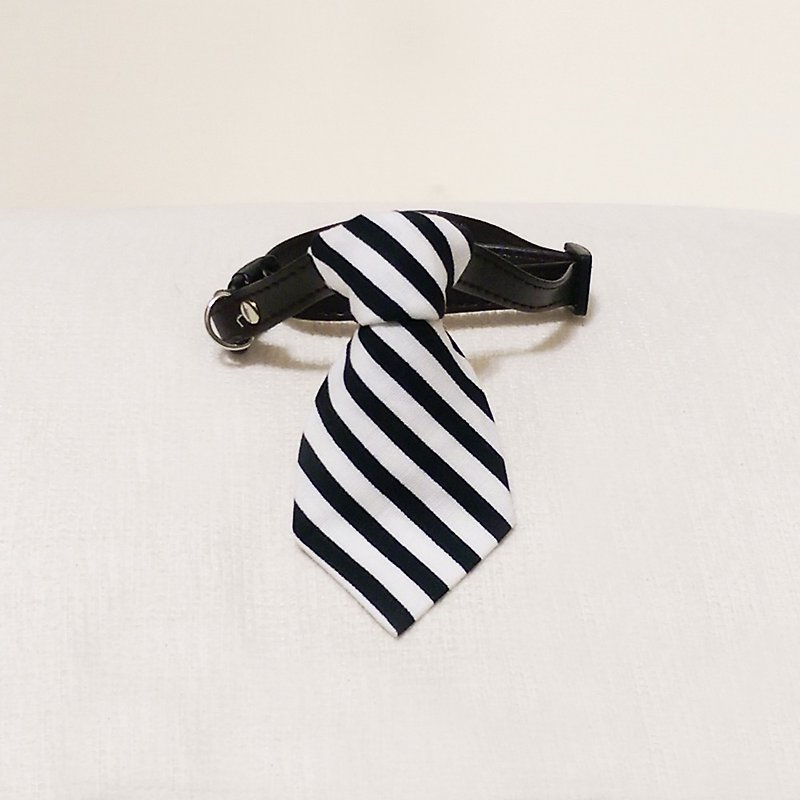 Ella Wang Design Tie pet bow tie cat and dog black and white stripes - ปลอกคอ - ผ้าฝ้าย/ผ้าลินิน สีดำ
