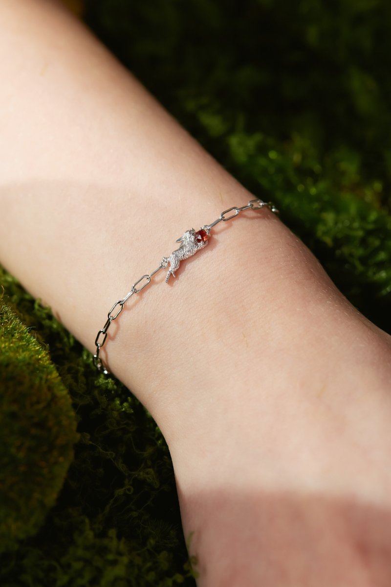 Garnet Gold/Silver Leaping Rabbit Bracelet - สร้อยข้อมือ - เงินแท้ 