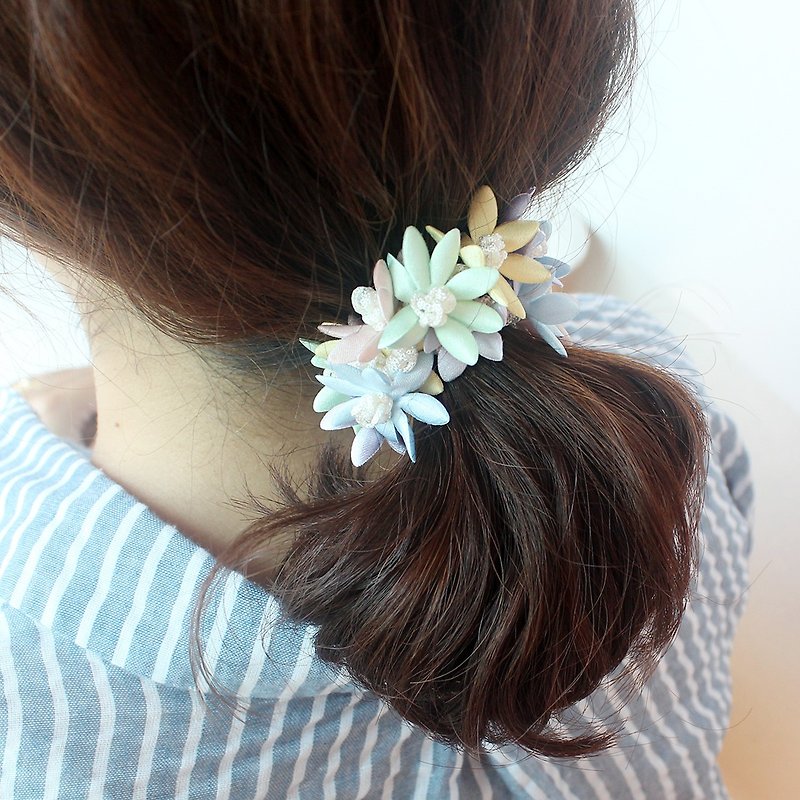 pastel Flower Romantic Scrunchie - 髮飾 - 其他材質 多色