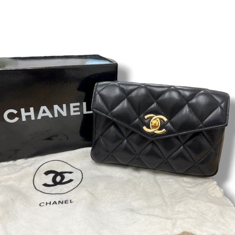 Pre-owned Chanel Black Gold Buckle Shoulder Bag / Belt Bag / Vintage Bag / Crossbody Bag / Mini Bag - กระเป๋าแมสเซนเจอร์ - หนังแท้ สีดำ