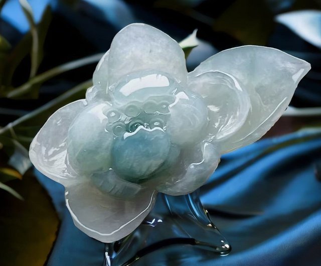 浮遊花と彫刻された蓮の石の氷翡翠 | 天然ビルマ翡翠ギフト - ショップ
