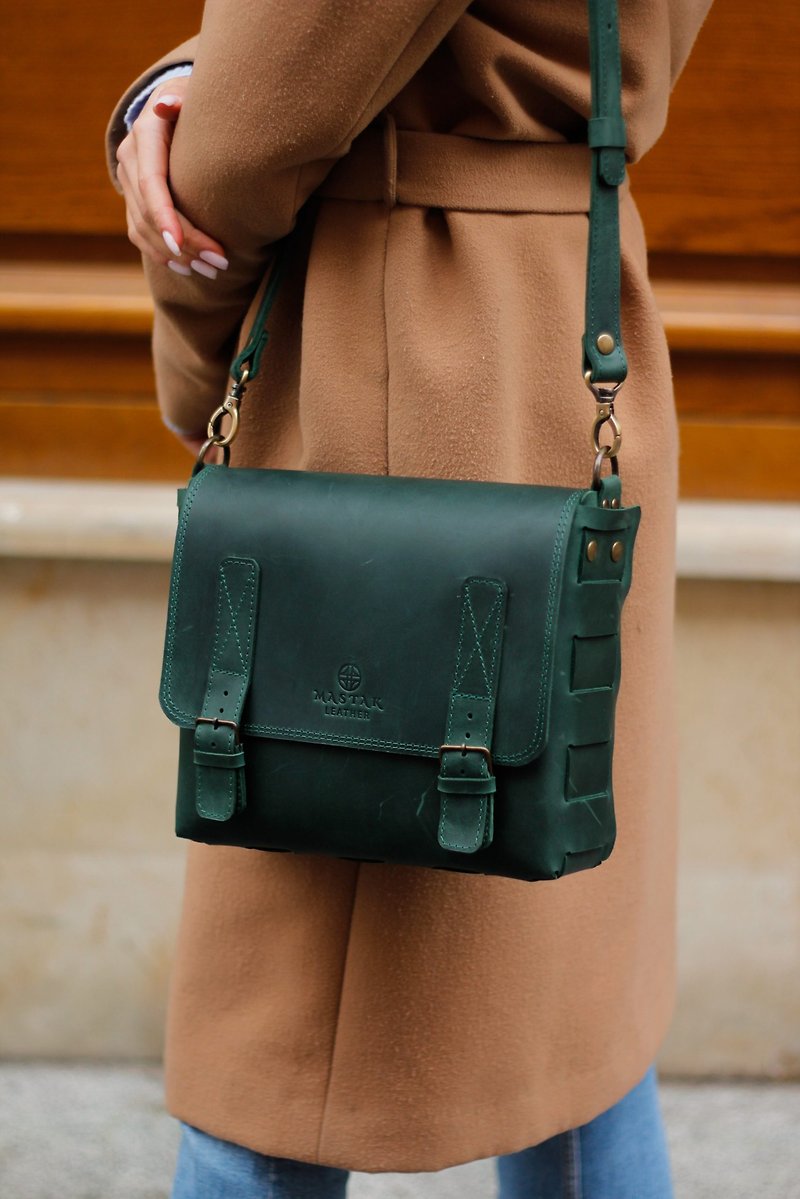 กระเป๋าหนังสานดับลิน - กระเป๋าแมสเซนเจอร์ - หนังแท้ สีเขียว