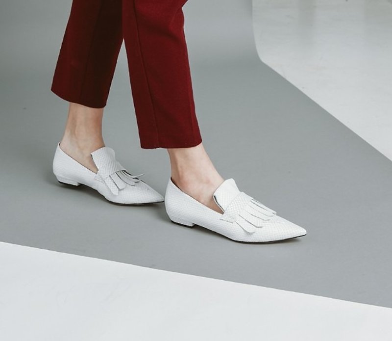 Flaky tassel pointed leather flat shoes white - Women's Leather Shoes - Genuine Leather White