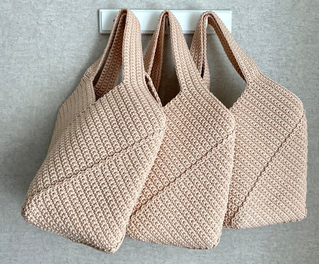 専用品　スクエアトートバック•ショルダーバックコンパクト　ハンドメイド かぎ針編みのトートバッグ、かぎ針編みのスクエアバッグ、再利用