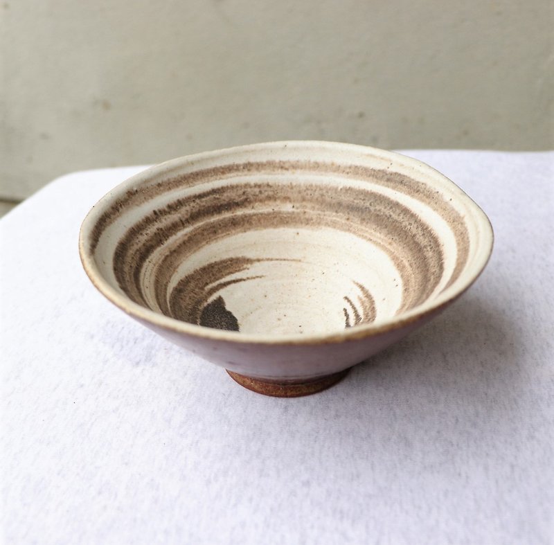 Iron glaze trimming Tai Chi bowl - Bowls - Pottery Multicolor