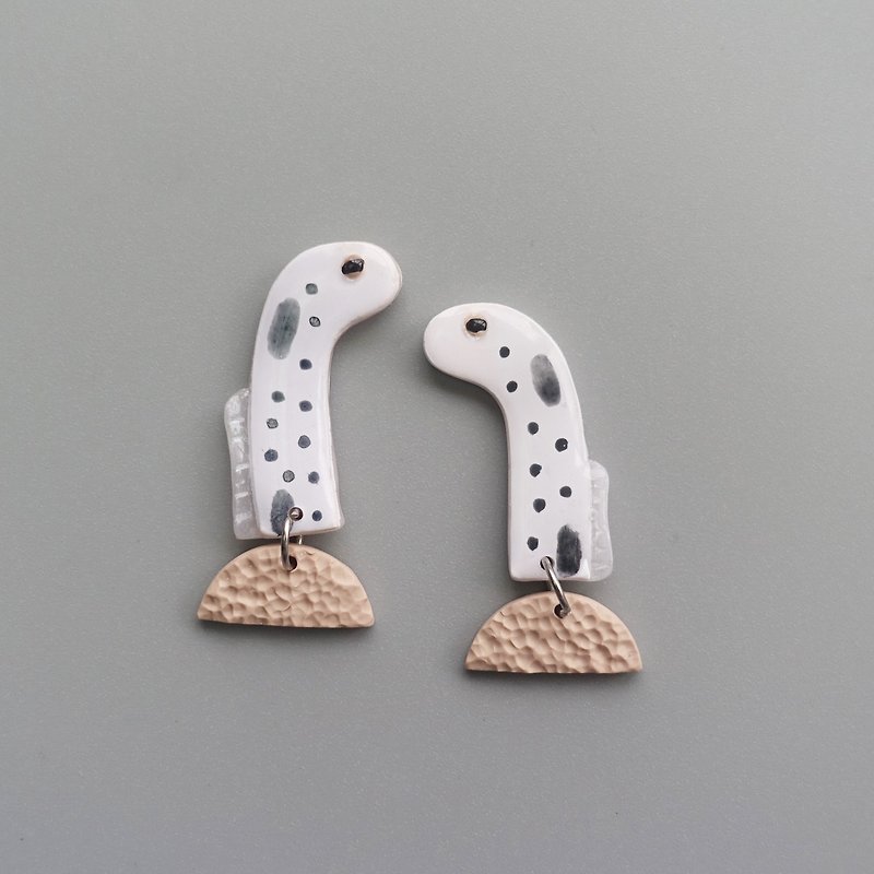 I-shaped fish-garden eel handmade soft clay earrings - ต่างหู - ดินเหนียว สีส้ม