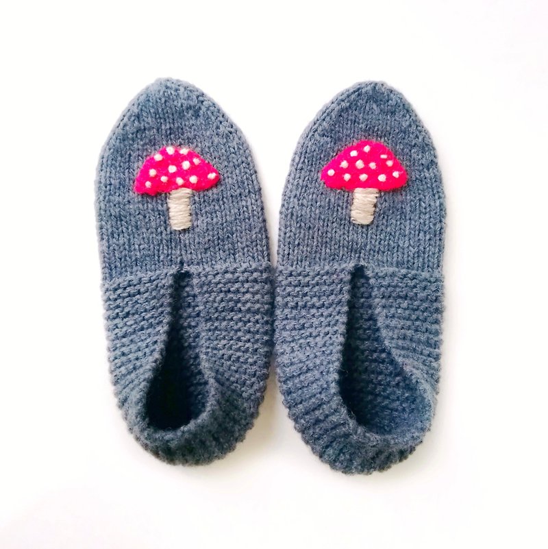 Hand knit slippers for women with embroidery, Warm indoor slipper socks handmade - 室內拖鞋 - 羊毛 藍色