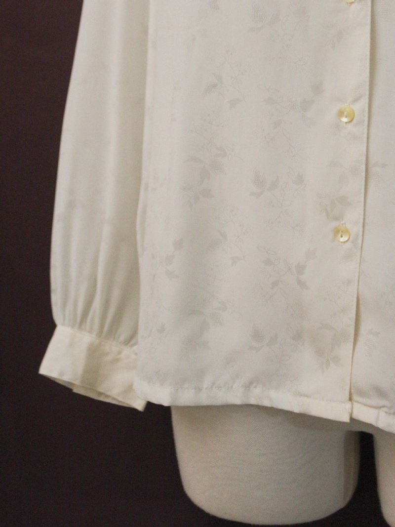 復古日本製典雅簡約花朵印花布白色長袖古著襯衫Vintage Blouse - 恤衫 - 聚酯纖維 白色