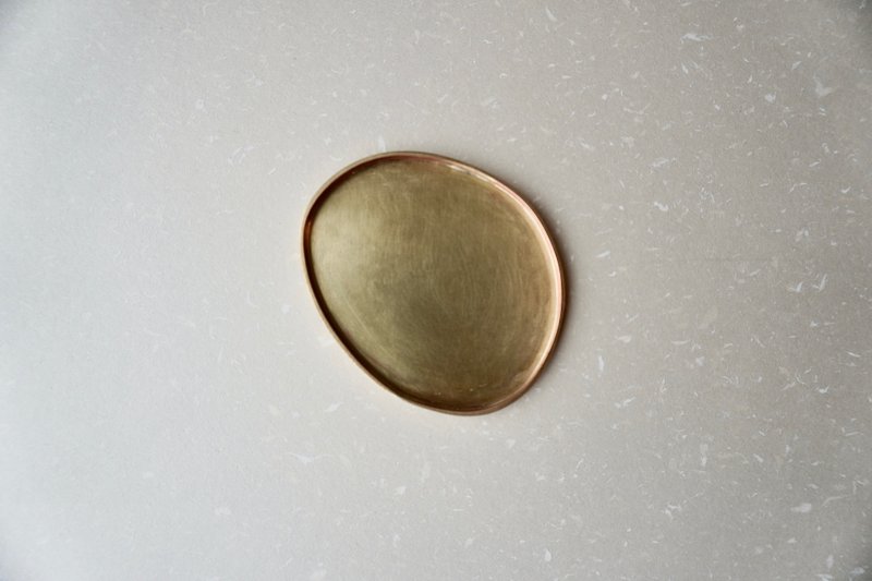 手做黃銅小盤子-原色不規則圓 - 擺飾/家飾品 - 銅/黃銅 金色