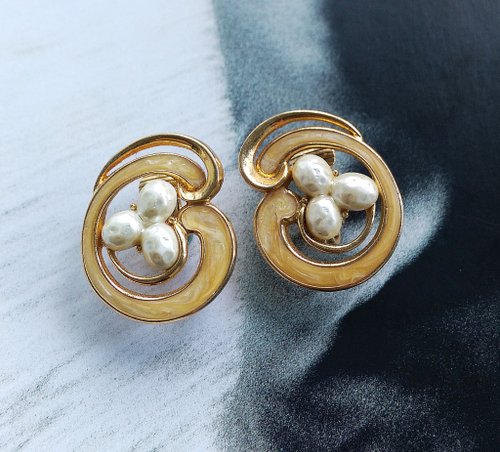 老時光角落 Vintage Jewelry 西洋古董飾品 AVON 優雅 線條仿珠 夾式耳環